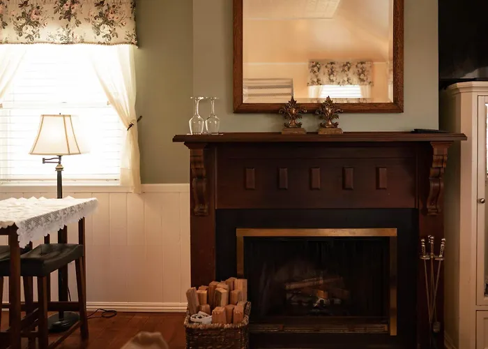Headlands Inn Bed And Breakfast