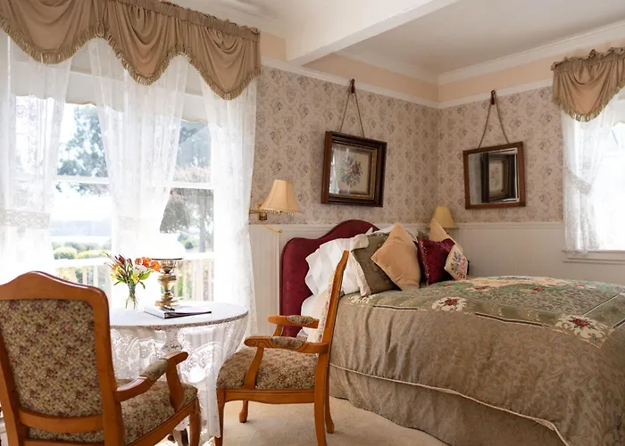 Headlands Inn Bed And Breakfast