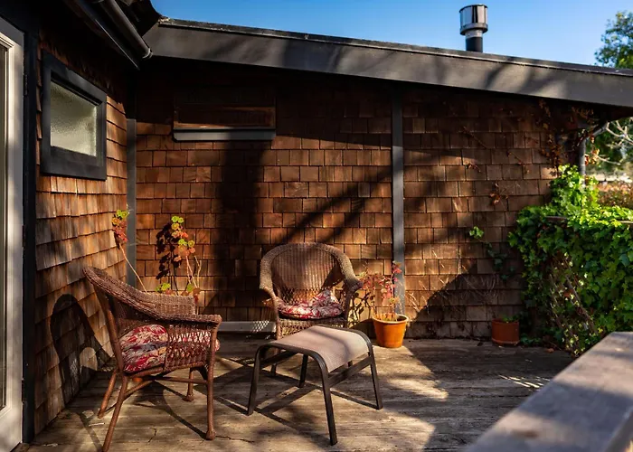 Headlands Inn Bed&Breakfast